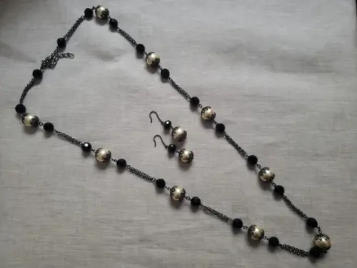 Conjunto de Colar e Brincos de Pérolas e Pedra Ônix