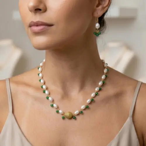 Conjunto de Colar e Brinco de Pérolas e Pedras Naturais Jade