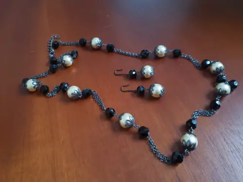 Conjunto de Colar e Brincos de Pérolas e Pedra Ônix