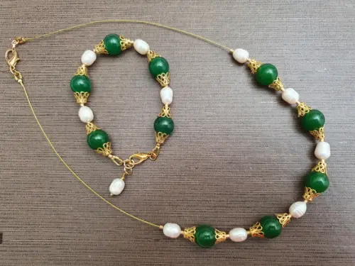 Conjunto de Colar e Pulseira de Jade Verde e Pérolas