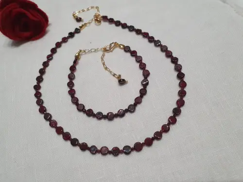 Conjunto de Colar e Pulseira de Pedras Naturais Granada