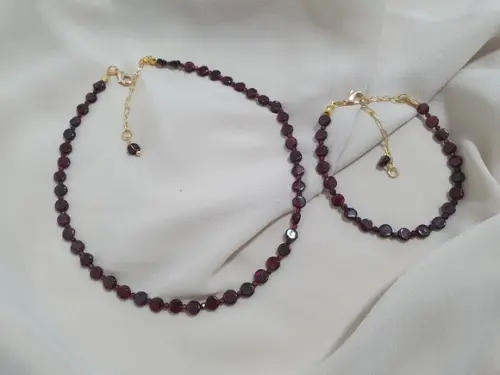Conjunto de Colar e Pulseira de Pedras Naturais Granada