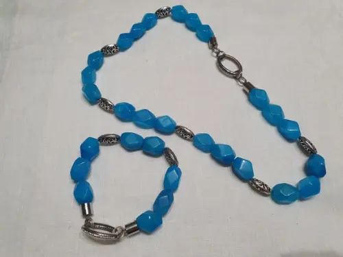 Conjunto de Colar e Pulseira de Pedras Naturais Jade Celeste