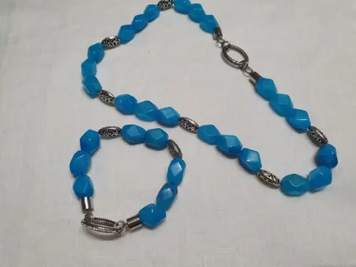 Conjunto de Colar e Pulseira de Pedras Naturais Jade Celeste