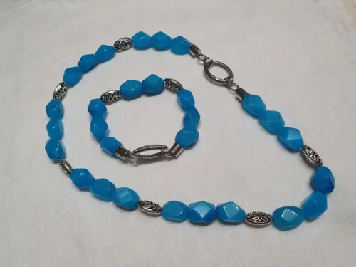 Conjunto de Colar e Pulseira de Pedras Naturais Jade Celeste