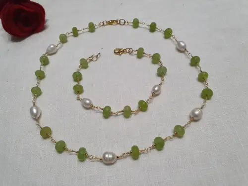 Conjunto de Colar e Pulseira de Pedras Peridoto com Pérolas