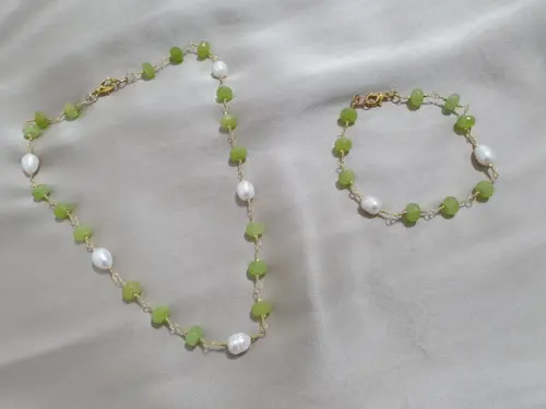Conjunto de Colar e Pulseira de Pedras Peridoto com Pérolas