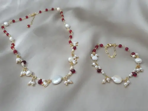 Conjunto de Colar e Pulseira de Pérola Barroca e Jade Rubi