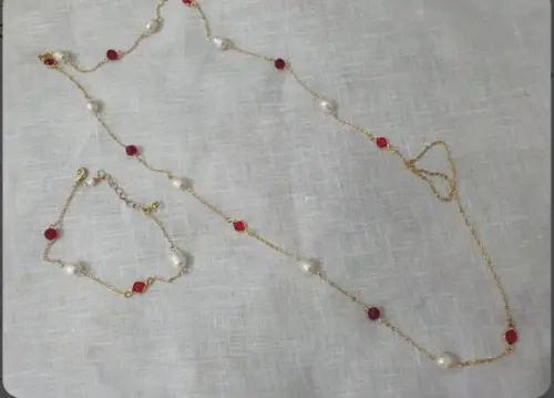 Conjunto de Colar e Pulseira de Pérolas e Cristais Rubi