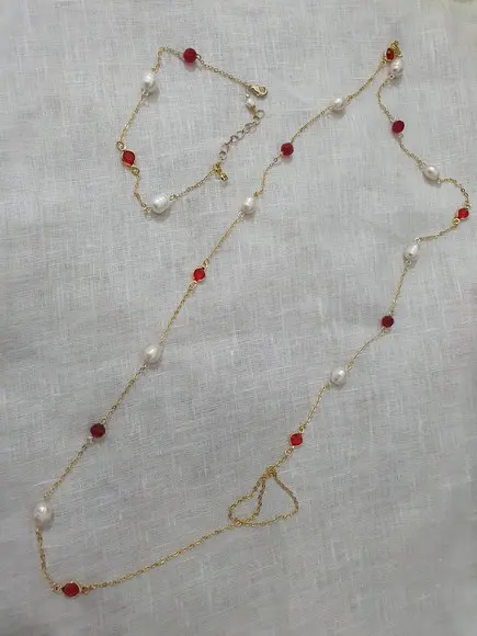 Conjunto de Colar e Pulseira de Pérolas e Cristais Rubi