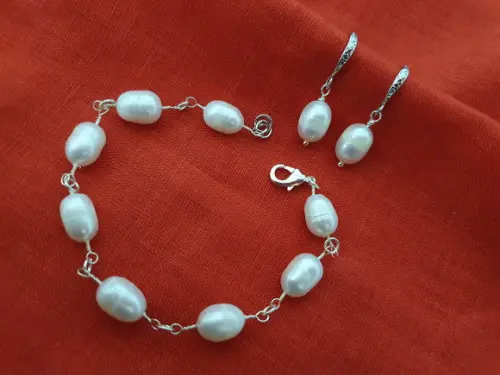 Conjunto de Pulseira e Brinco de Pérolas Barrocas