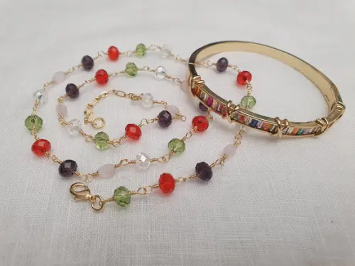 Conjunto De Pulseira E Colar Dourado Com Cristais Coloridos