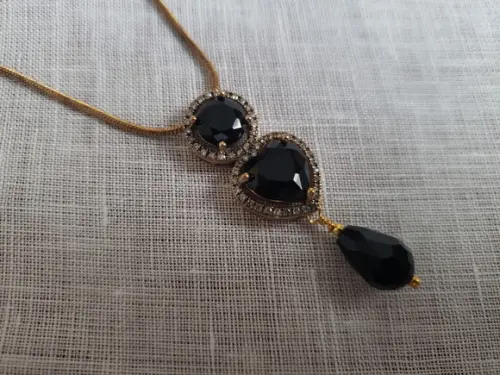 Corrente Banhada com Cabochão e Cristal Preto