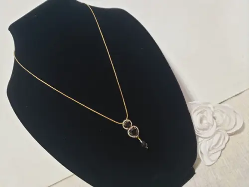 Corrente Banhada com Cabochão e Cristal Preto