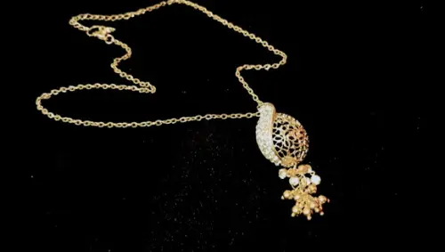 Corrente Banhada Dourada Com Pingente De Cristal