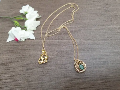 Corrente Banhada Dourada Com Pingente De Cristal Verde