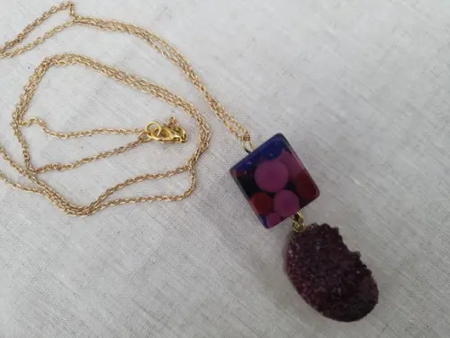 Corrente com Drusa e Pedra Acrílica