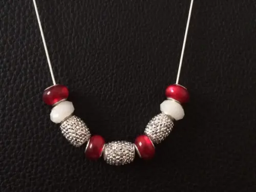 Corrente de Prata com Charms Vermelha - Semijoia