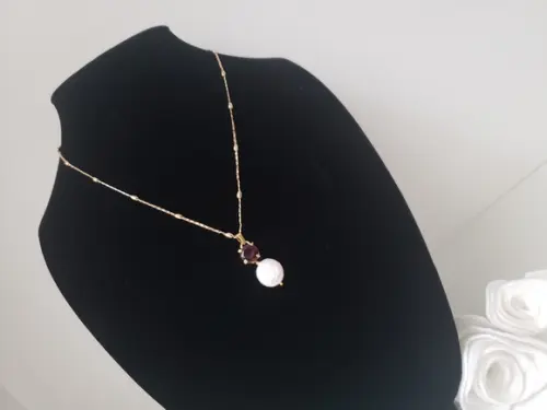 Corrente Dourada Banhada com Cabochão Rubi e Pérola Natural