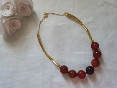 Maxi Colar Dourado de Pedras Naturais Ágata Castor