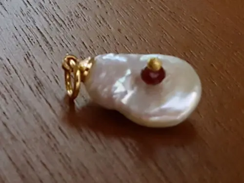 Pingente de Pérola Natural e Pedra Jade Rubi