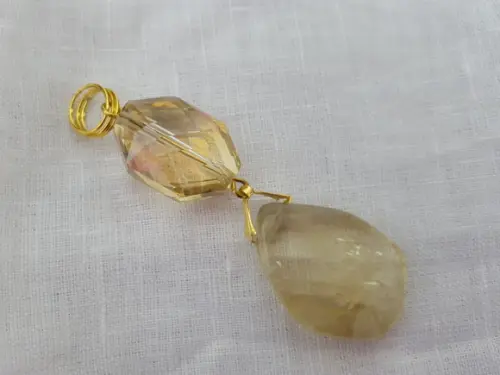 Pingente Dourado com Pedra Natural e Cristal