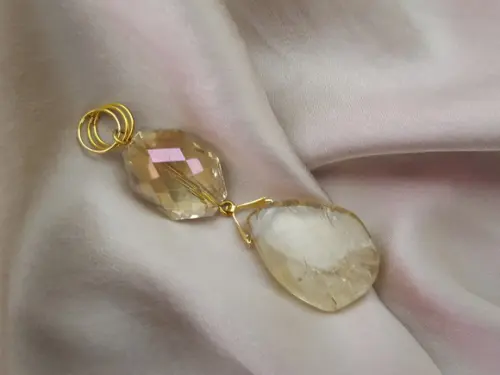 Pingente Dourado com Pedra Natural e Cristal