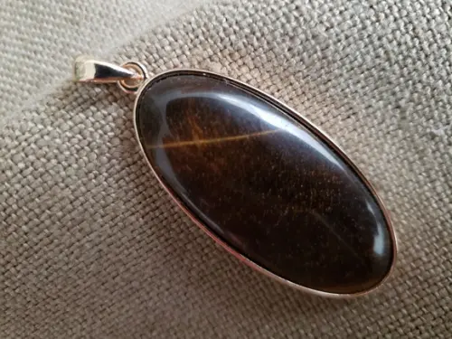 Pingente Dourado com Pedra Natural Olho de Tigre