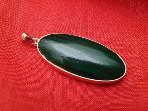 Pingente Dourado com Pedra Natural Malaquita