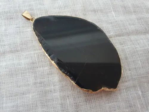 Pingente Dourado com Pedra Natural Ônix