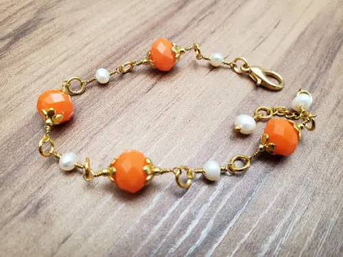 Pulseira Banhada com Cristais Laranja e Pérolas Naturais