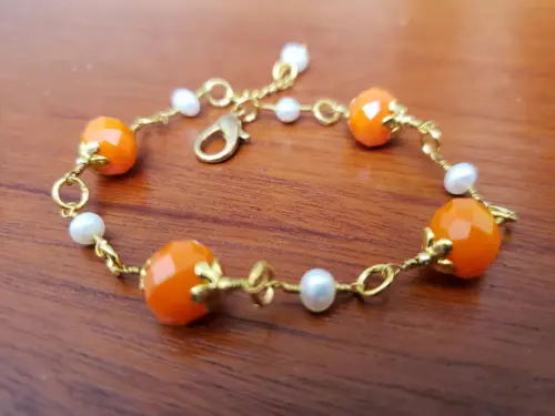 Pulseira Banhada com Cristais Laranja e Pérolas Naturais