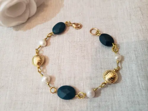 Pulseira Banhada com Pedras Naturais e Pérolas