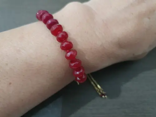 Pulseira Banhada com Pedras Naturais Jade Rubi