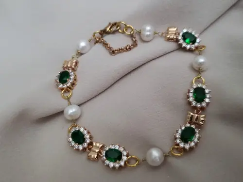 Pulseira Banhada com Pérolas Naturais e Cristal Verde