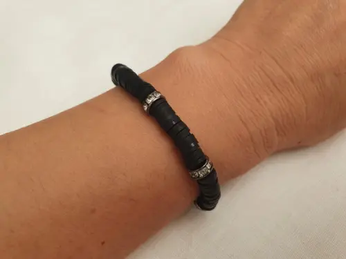 Pulseira com Discos de Silicone Preto e Entremeios Grafite