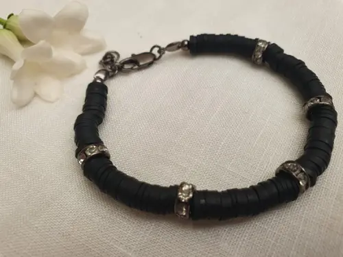 Pulseira com Discos de Silicone Preto e Entremeios Grafite