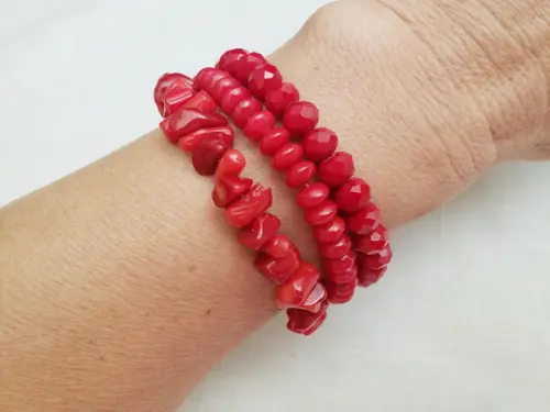 Pulseira de Coral e Cristal Vermelho