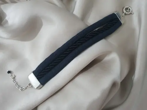 Pulseira de Cordas com Acabamentos Prata