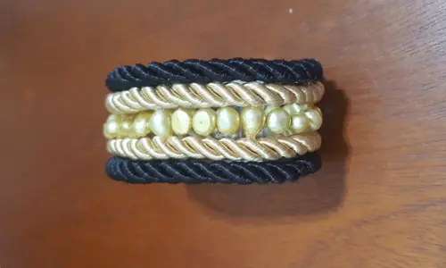 Pulseira de Cordas e Pérolas Naturais