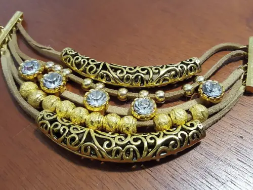 Pulseira de Couro e Cristais