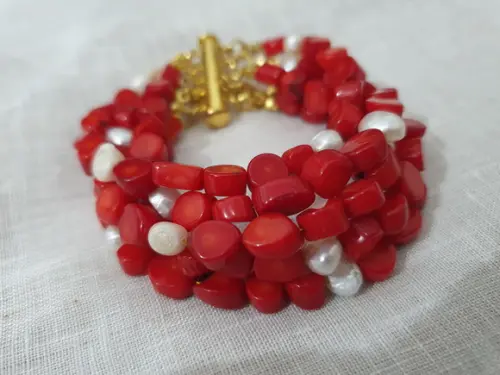 Pulseira de Pedra Coral e Pérolas Naturais