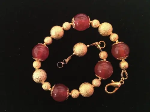 Pulseira de Pedra Natural Ágata e Bolas Douradas