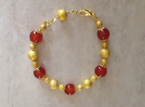 Pulseira de Pedra Natural Ágata e Bolas Douradas