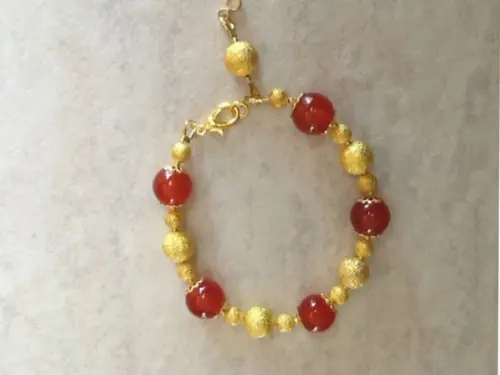 Pulseira de Pedra Natural Ágata e Bolas Douradas