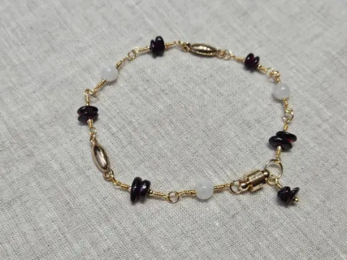 Pulseira de Pedra da Lua com Granada