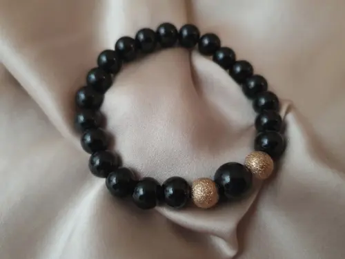 Pulseira de Pedra Natural Ônix e Entremeios Banhados