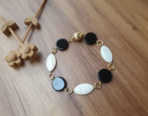 Pulseira de Pedra Natural Onix e Madrepérolas