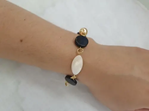 Pulseira de Pedra Natural Onix e Madrepérolas