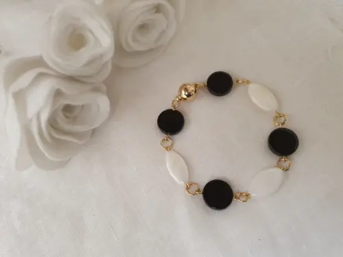Pulseira de Pedra Natural Onix e Madrepérolas